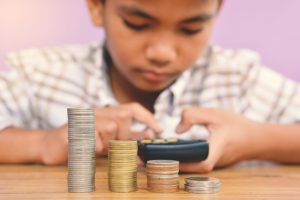 Leia mais sobre o artigo Disciplina obrigatória a partir de 2020, educação financeira pode reduzir o endividamento no país